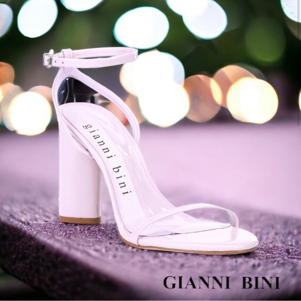NWOT Gianni Bini Kenzie Patent Ankle Strap Strappy Block Heels Lavender